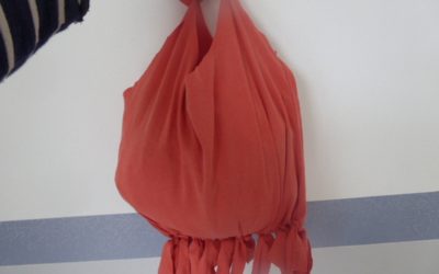 Faire un sac avec un tee-shirt sans couture.
