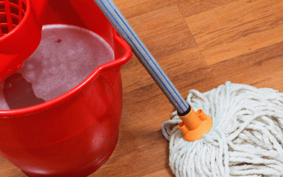 Nettoyer son sol au savon noir liquide : recette simple et économique