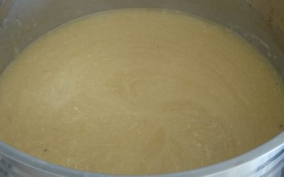 Sauce blanche au bouillon de poulet.