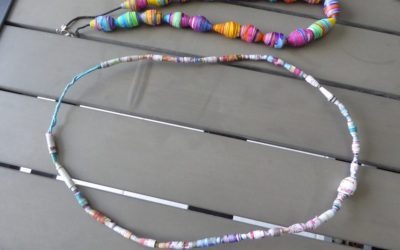 Mes deux premiers colliers en perles en papier.