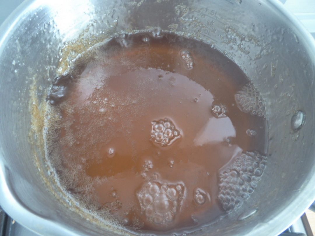 Recette de la gelée de pommes avec des trognons et pelures de pommes